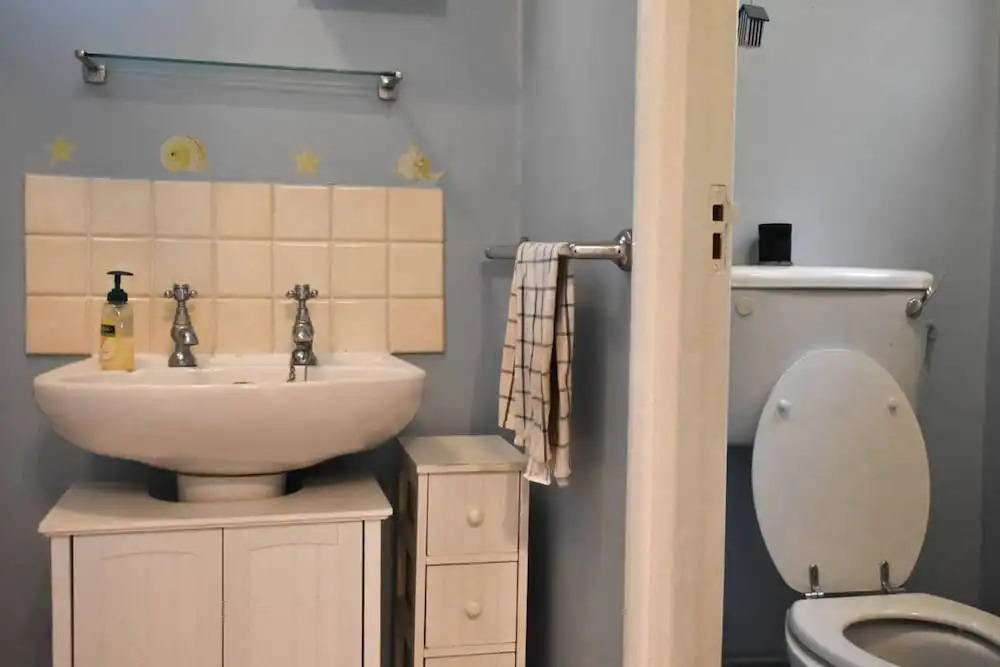 Bright and Spacious 1 Bedroom Apartment