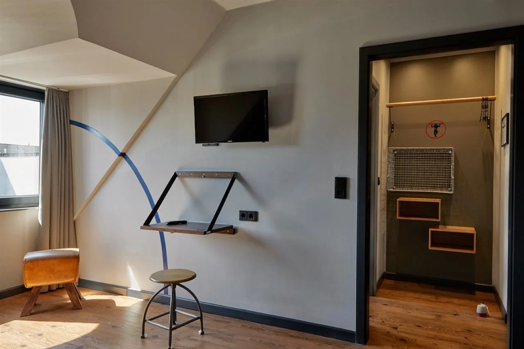Underdog Hotel