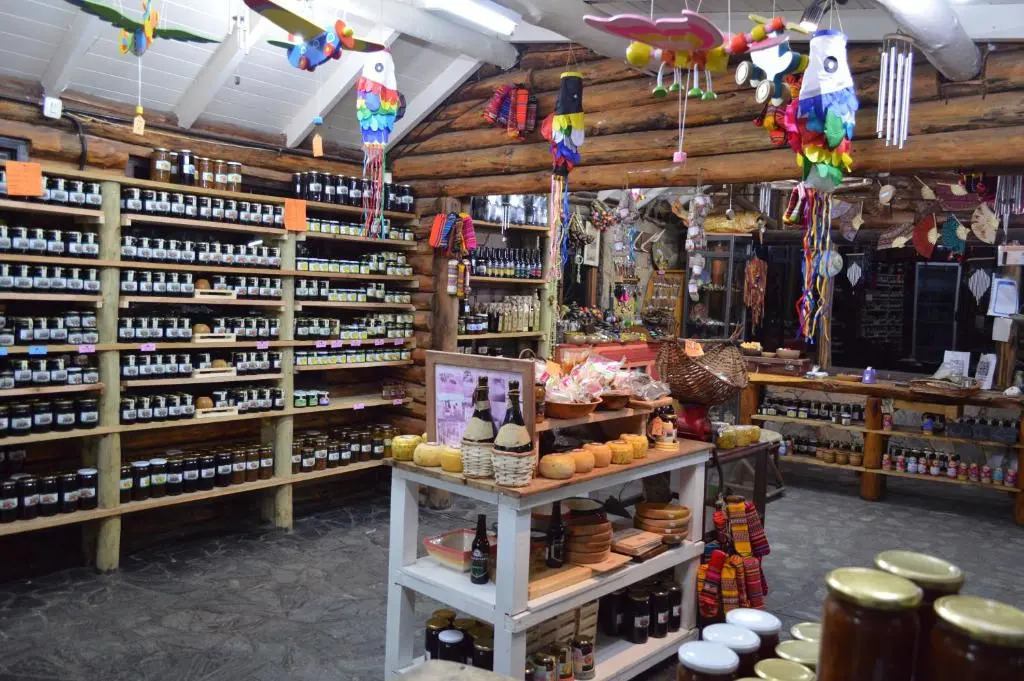 Complejo Dulcería El Cazador y cabañas