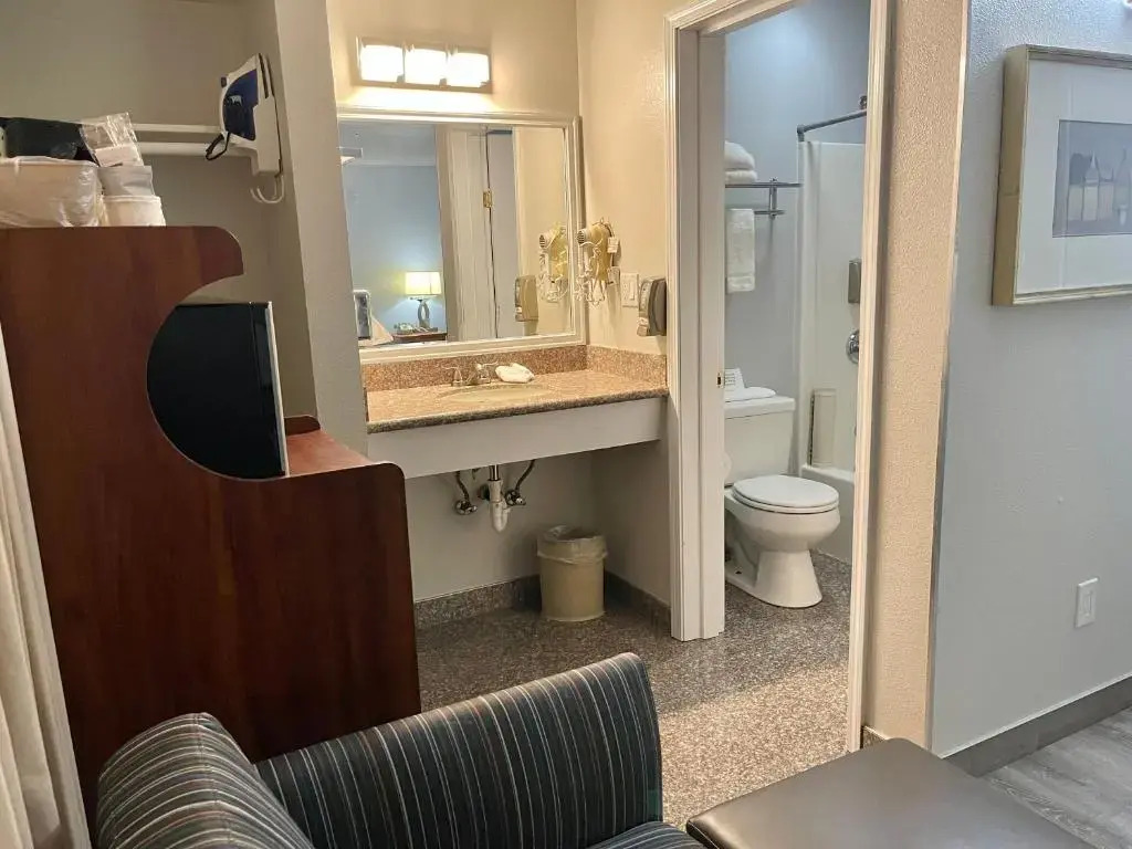 Americas Inn & Suite