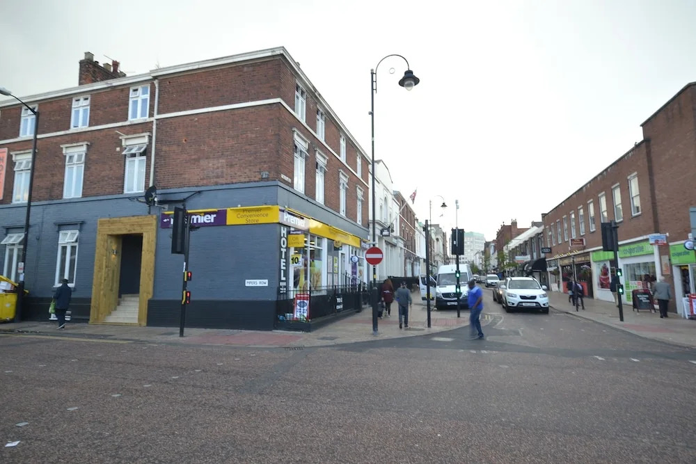 Premier Lodge Central