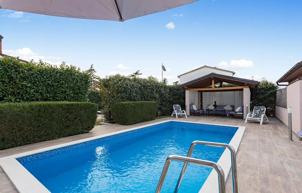 Beautiful Home in Fazana With Wifi, 5 Bedrooms and Outdoor Swimming Pool