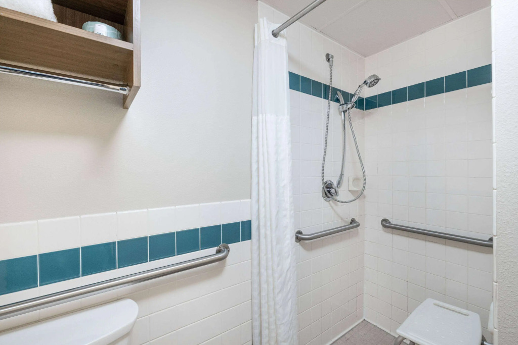 AmericInn by Wyndham Duluth South Proctor Black Woods Event Ctr