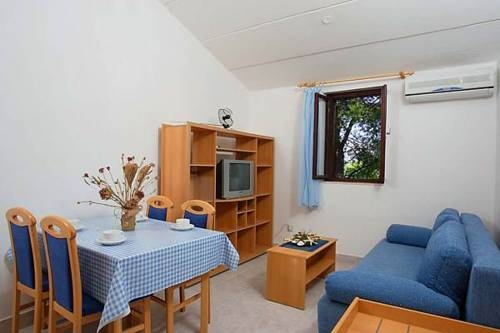 Lina Apartments