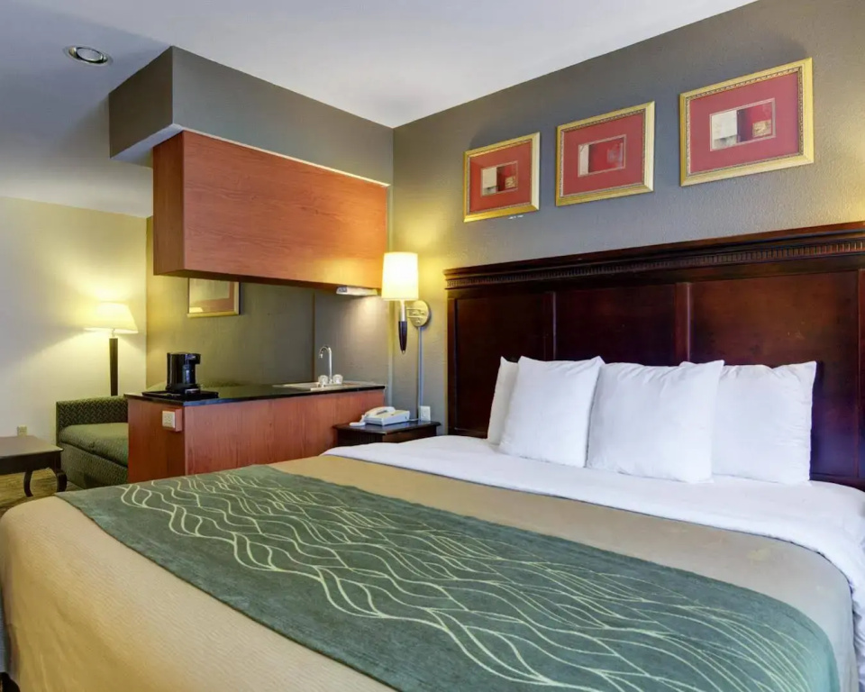 Spark by Hilton Sterling Dulles Airport