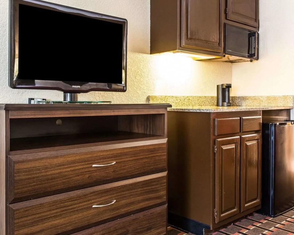 Quality Suites Hickory South