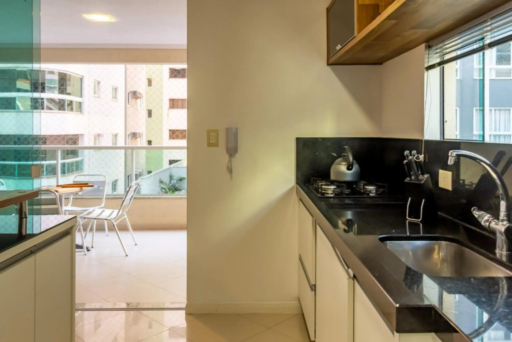Apartamento de 3 quartos com banheira a 150 metros da praia em Itapema N1188