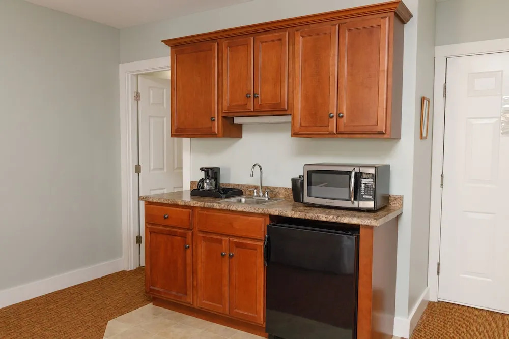 Admirals Inn Resort