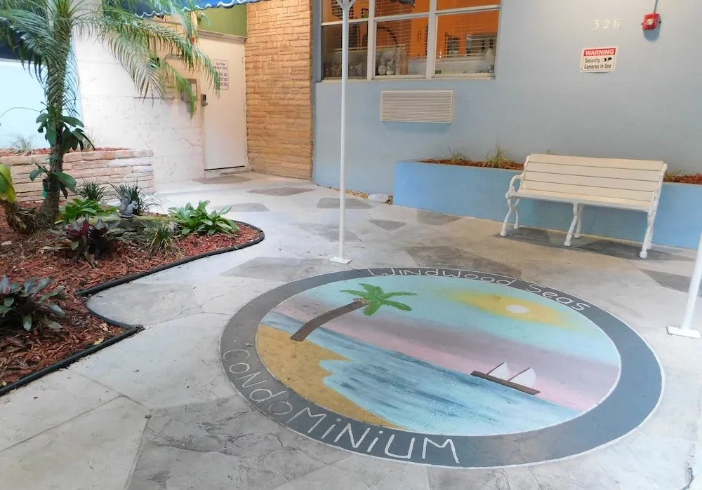 Windwood Beachside 303 on Hollywood Beach 3/2 for 8 Pool