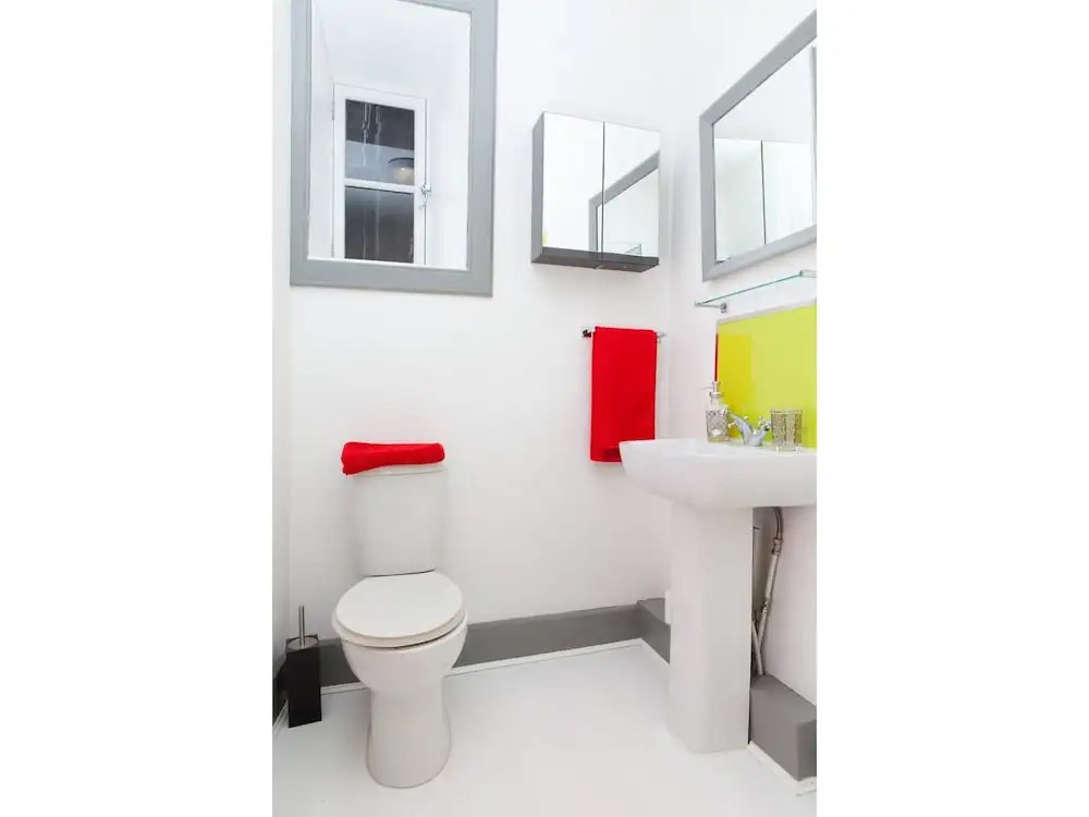 Comfy Flat for 5 in Edinburghs Lively New Town