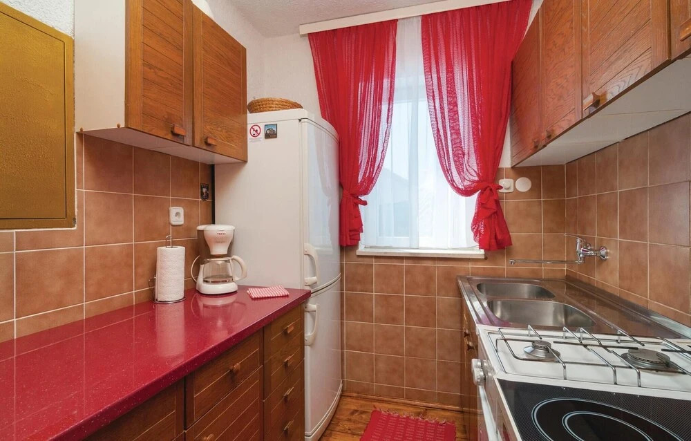 Stunning Home in Rogac With Wifi and 4 Bedrooms