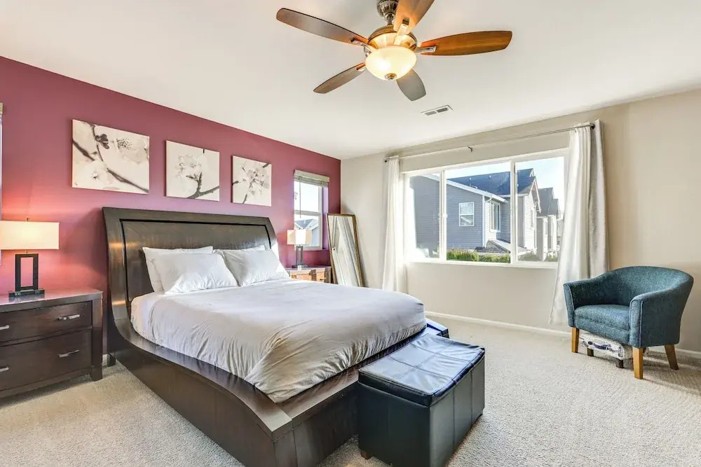 Spacious Kent Home Near SeaTac Airport w/ Patio