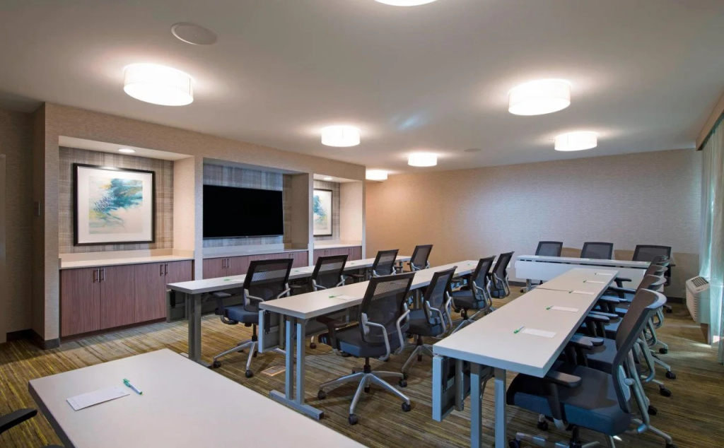 Courtyard by Marriott Atlanta Alpharetta/Avalon Area