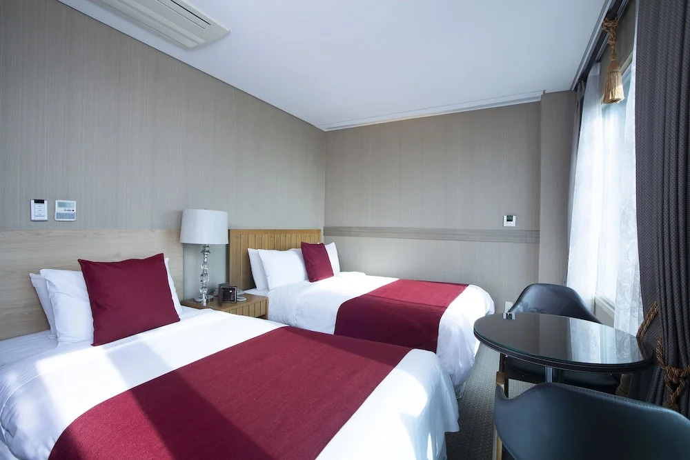 Ritz Plaza Hotel