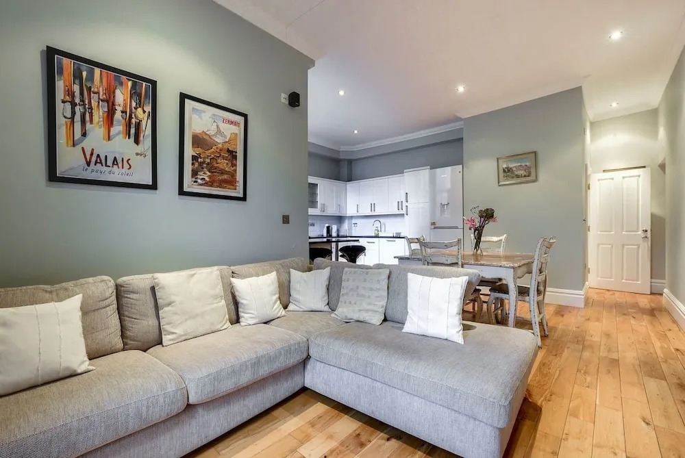Beautiful 2 bed in Heart of West London