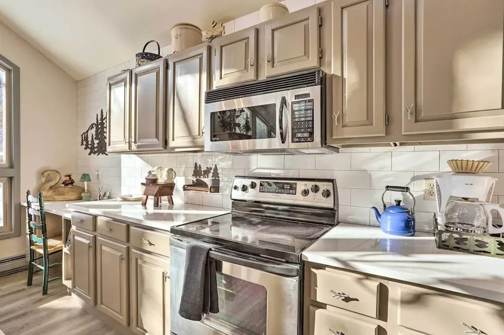 Charming Mtn Home on Golf Course ~ 4 Mi to Slopes!