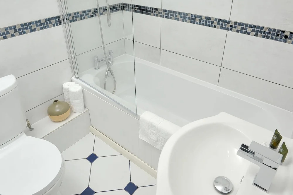 Select Serviced Accommodation - Canal Walk