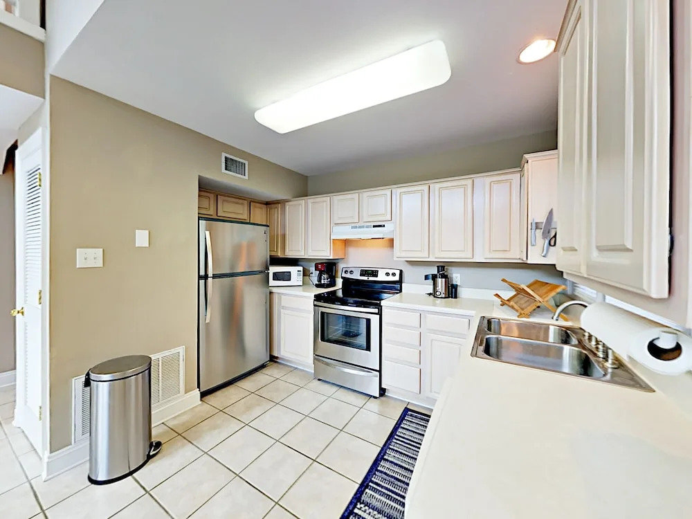 6917 Palmetto Dr Home 3 Bedrooms 2 Bathrooms Home