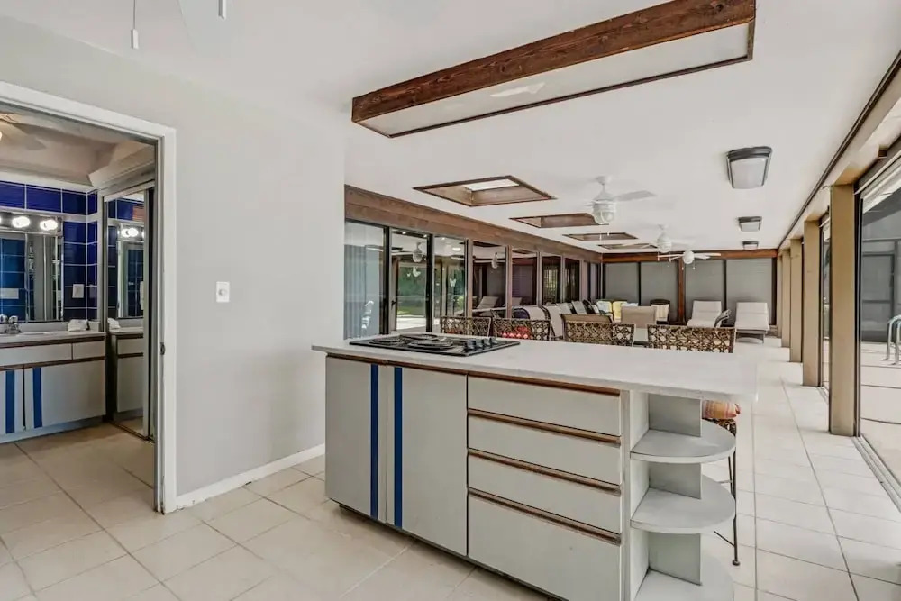 228 Bay Shore Dr