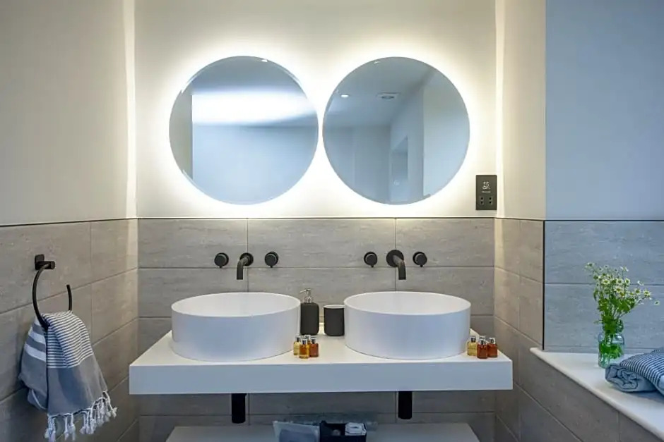 Golden Vanity Suite