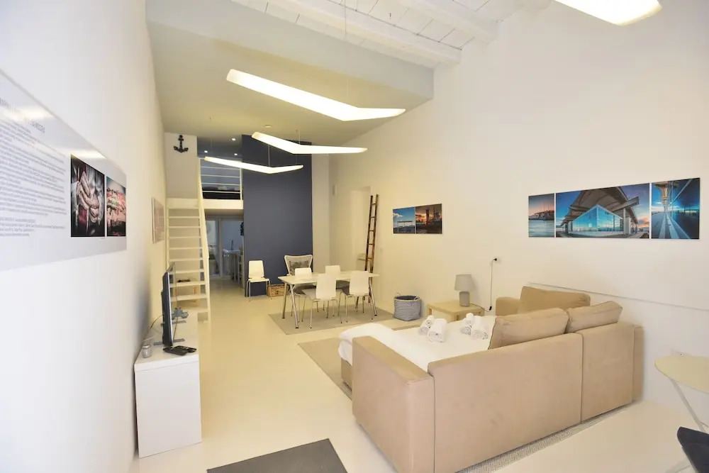 IzzHome Loft and Art