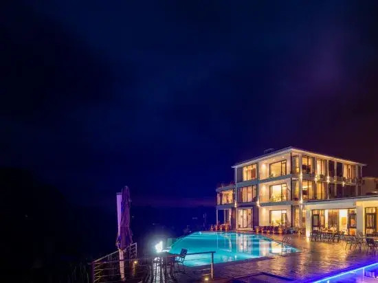 XMAN Sunrise Peaks Resort