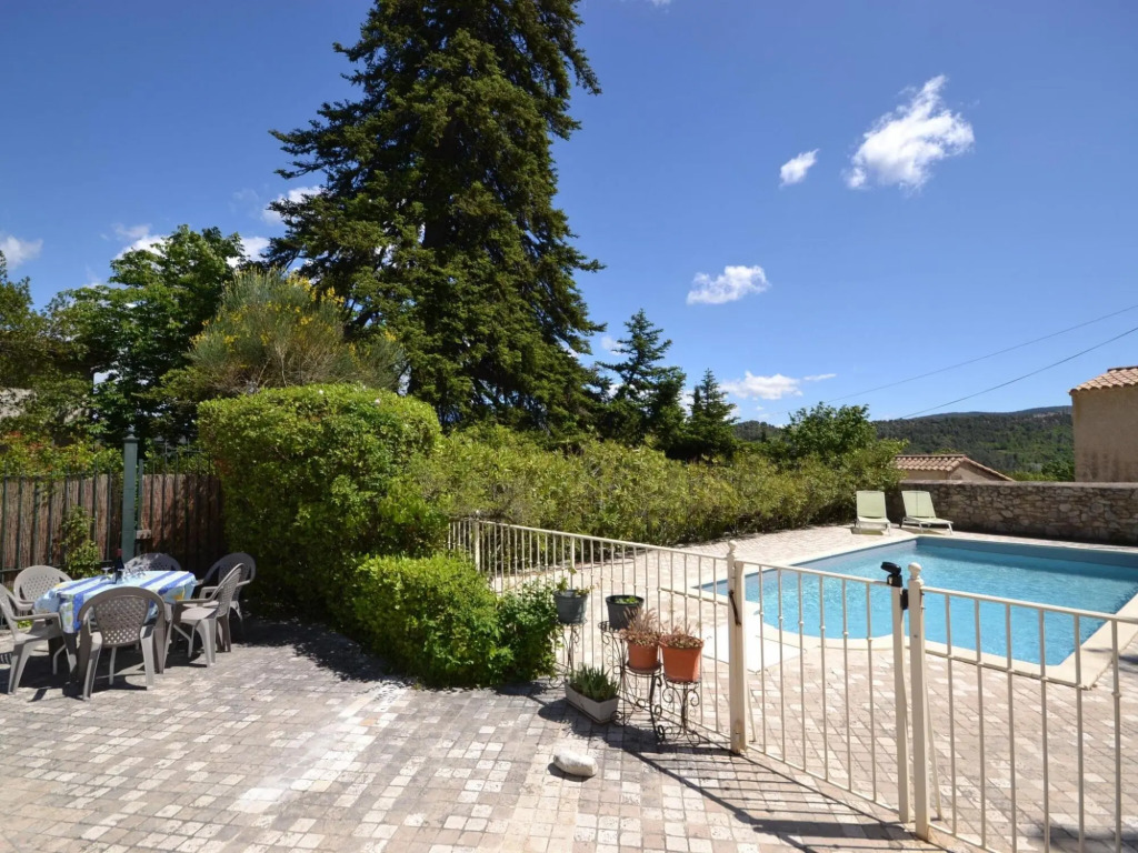 Large holiday home in Vaison-La-Romaine with garden