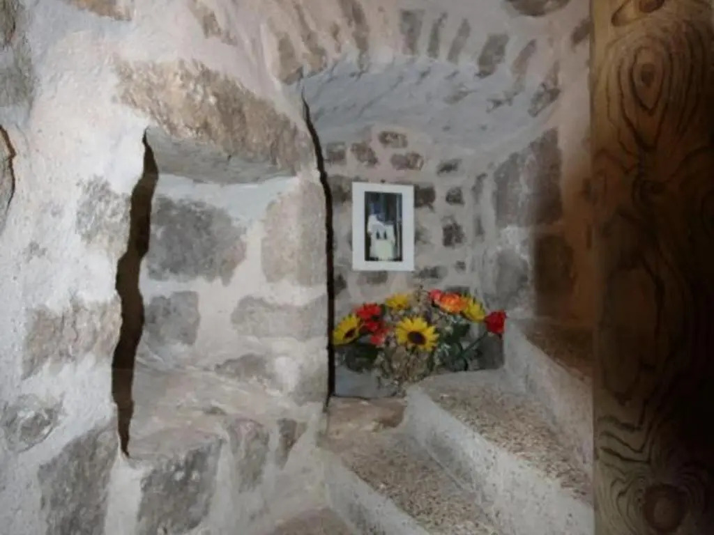 Gîte de caractère du XIIIe siècle avec cheminée et Wi-Fi - FR-1-496-55