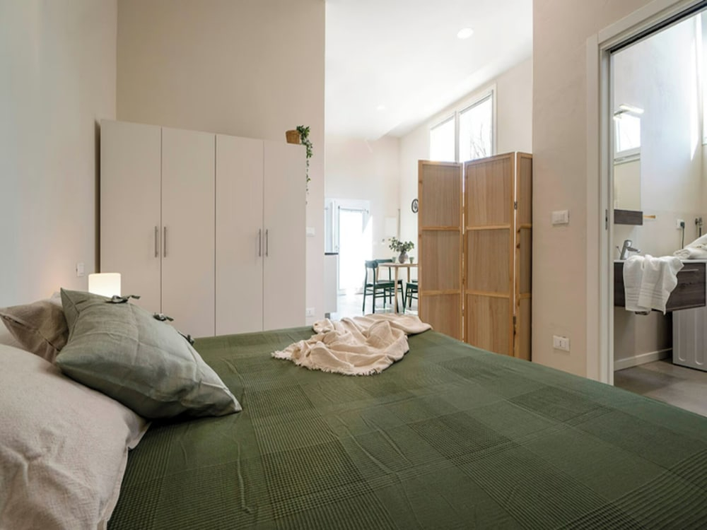 Room-charming Guest Room in Frassino wit
