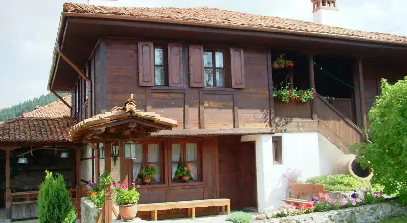 Hadji Neikovi Guest Houses