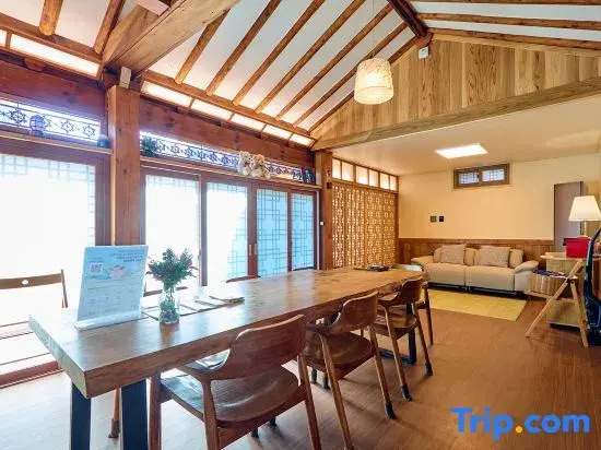 Traditional House Hotel Andong Villa