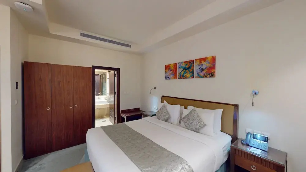 Royal Lazure Resort