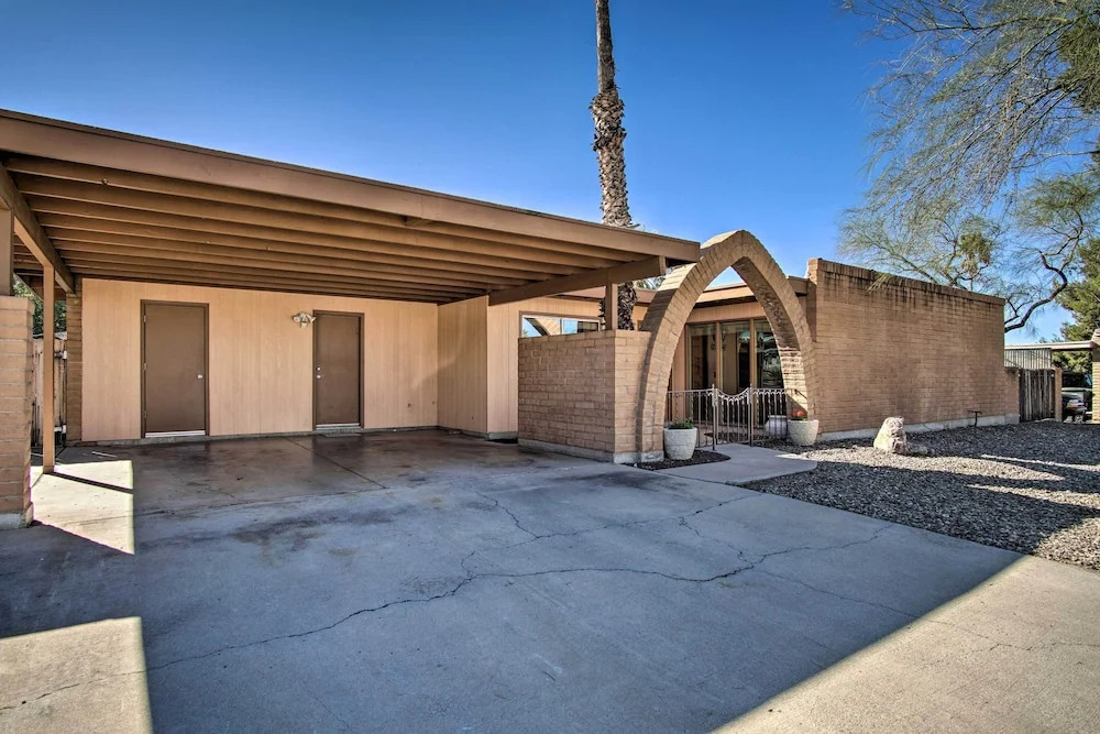 Eastside Home w/ Pool Near Hiking