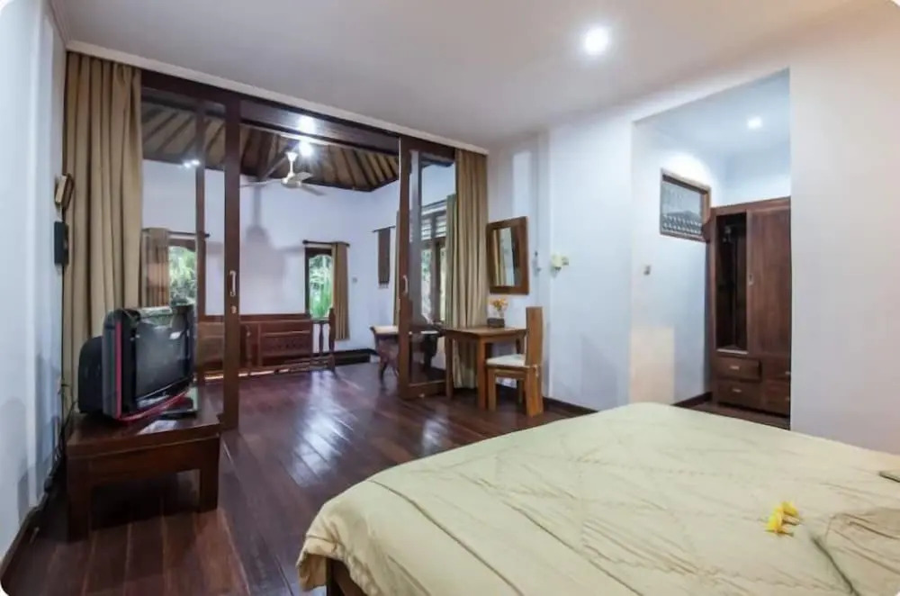 SMV- 2BedGRDN - V6 · 2BR Garden Villa Walk to shops and Beach Legian