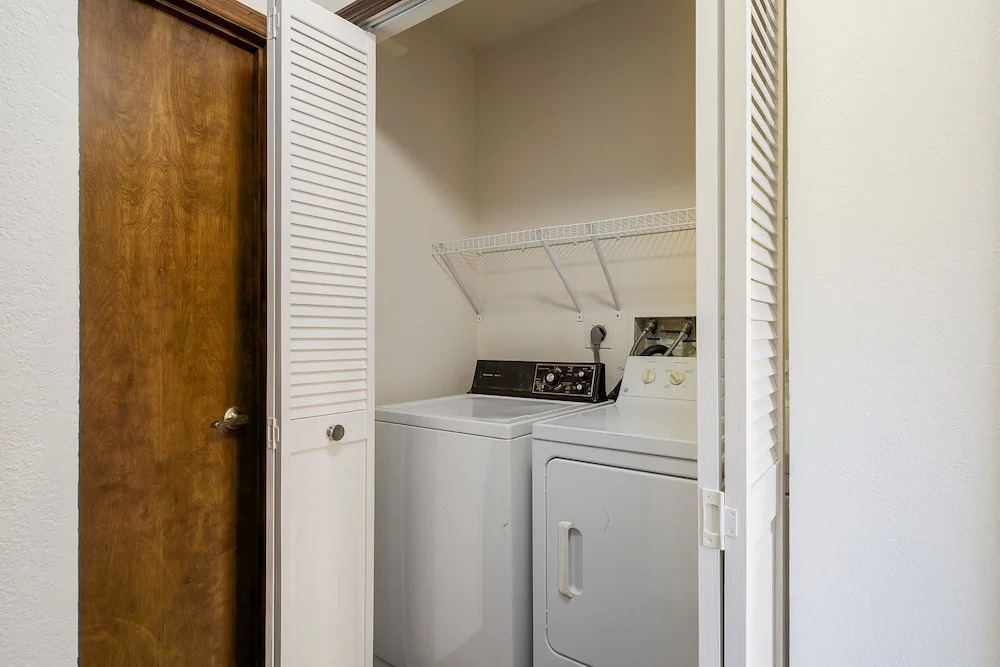 Shadow Run E109 - 2 Br Condo