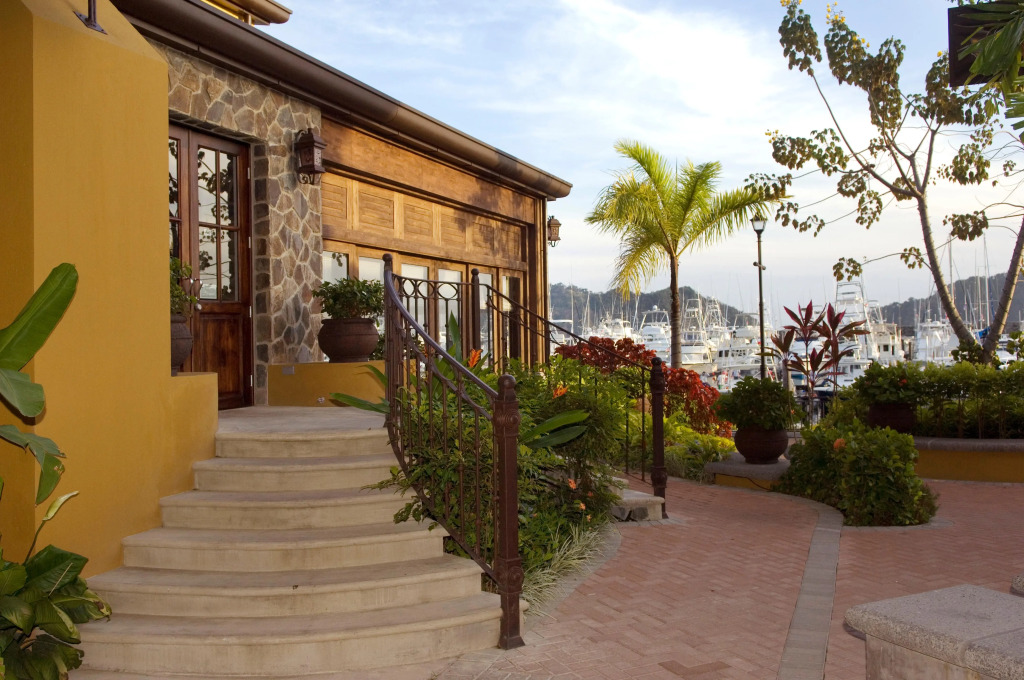 Stay In CR Los Sueños Condos
