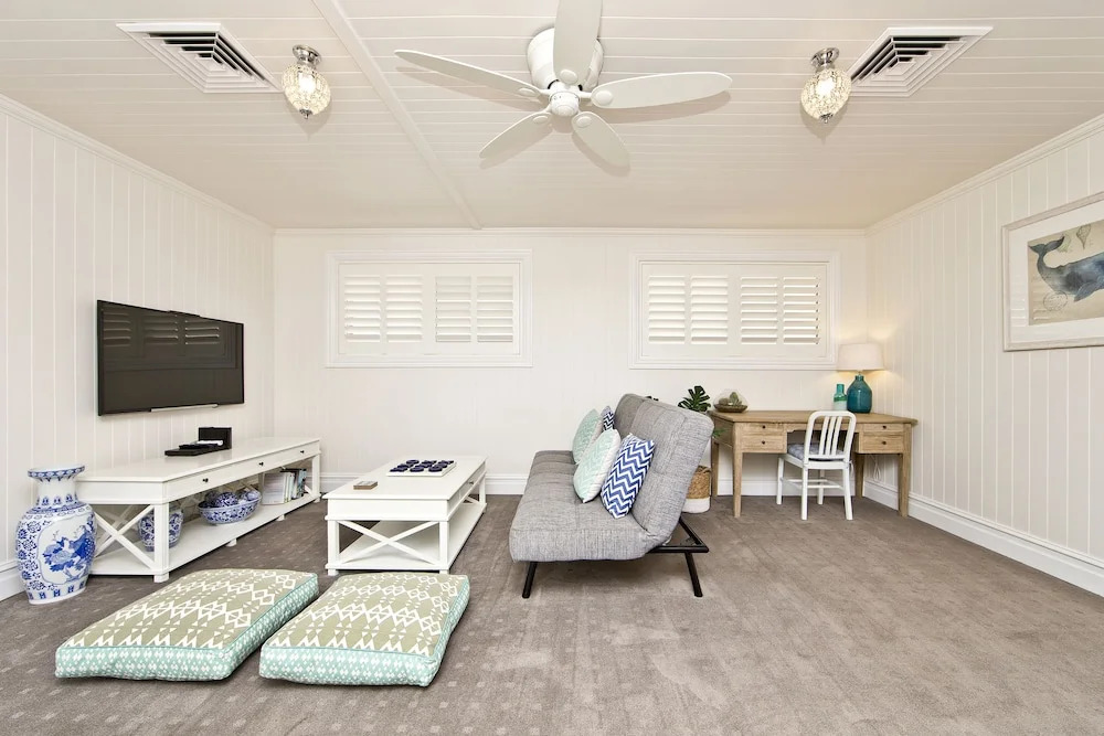 The Hamptons Beach House near Dutchies walk to Nelson Bay