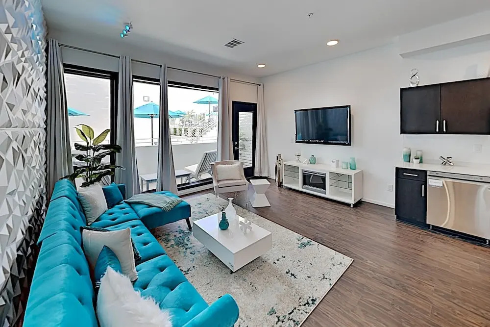 Illume Ultramodern Community Poolside Patio 1 Bedroom Condo