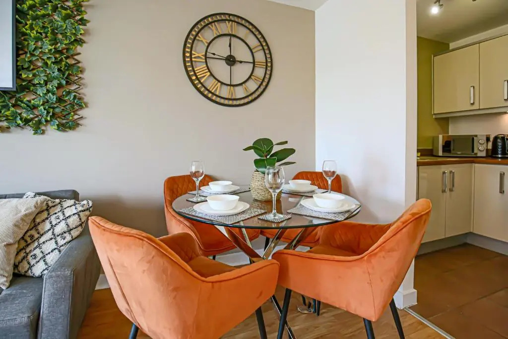 Luxury 1 Bedroom Hub Apartment - Central MK - Free Parking & Smart TV by Yoko Property