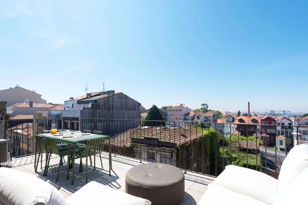 Boavista Penthouse w/ 2 Balconies & AC by LovelyStay