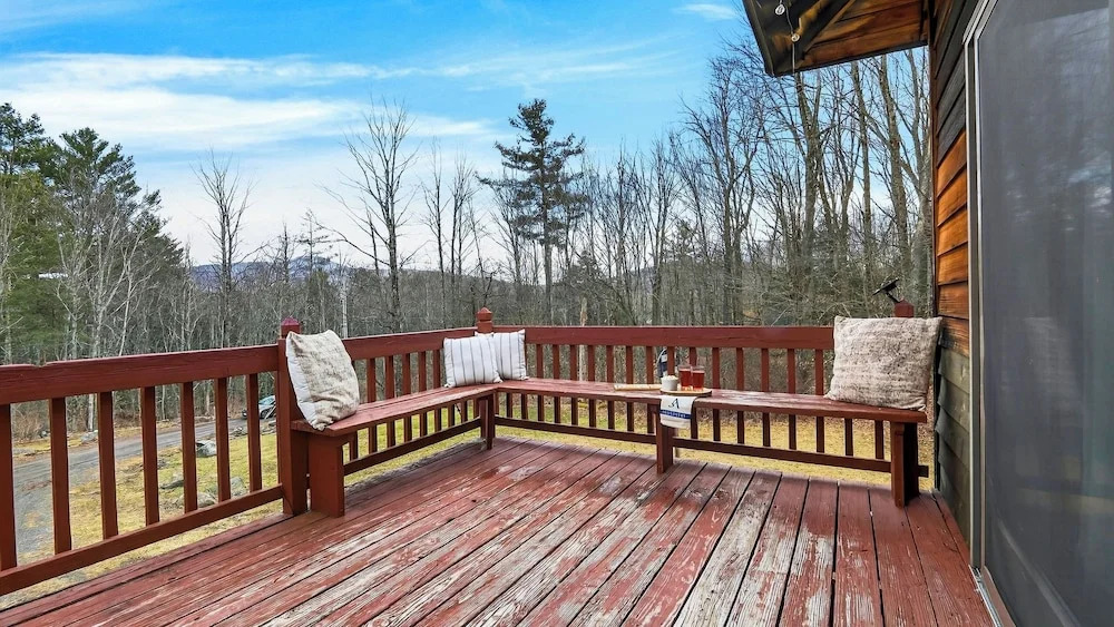 Catskill Chalet by Avantstay Sleeps 22 Hot Tub + Firepit + Playroom Mins to Hunter Mtn