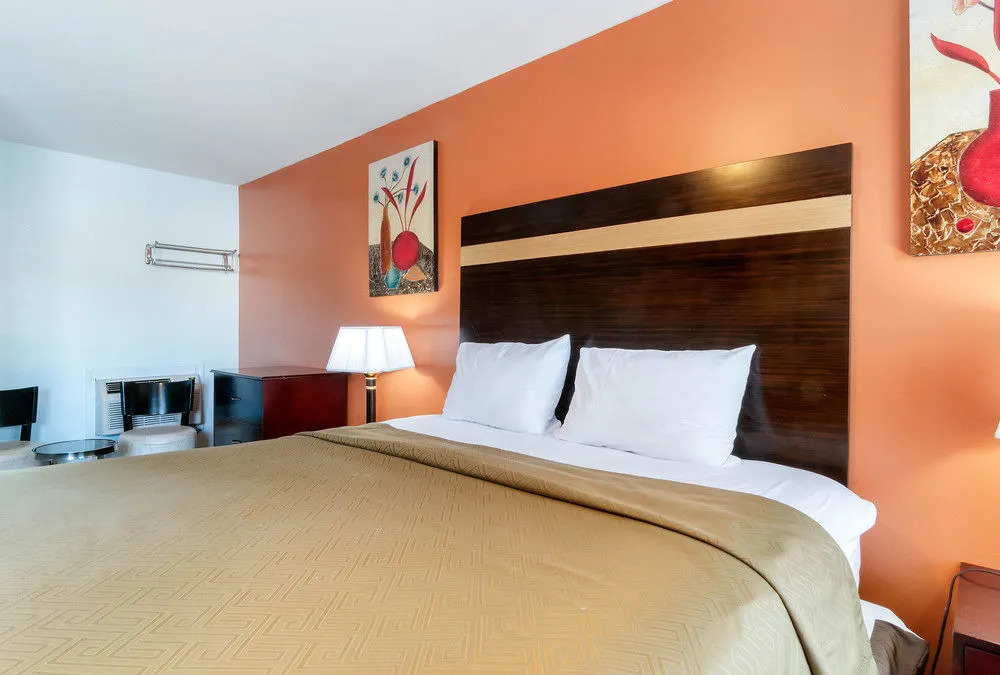 Rodeway Inn and Suites Inkster