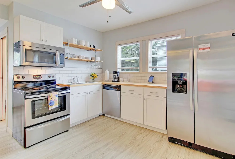 New Listing! Boogie Down & Surfs Up: 2-unit 4 Bedroom Duplex