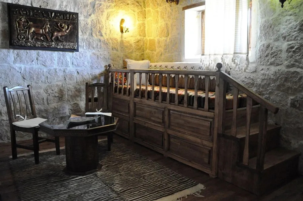 Aravan Evi