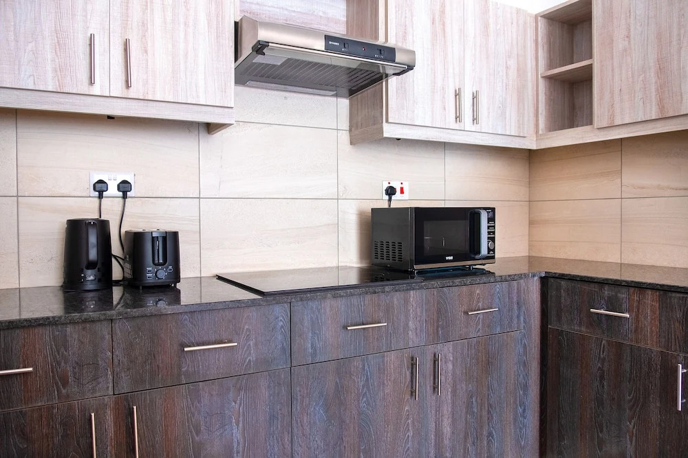 LAziz Suites - Near Aga Khan Hospital