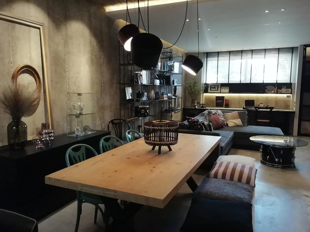 Amazing Semi-Basement Art Apartment easy walk to Napflio centre