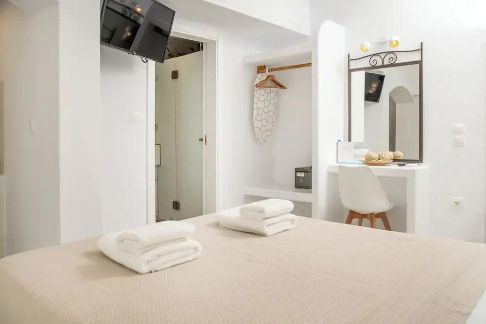 TERRA FOS NAXOS STUDIOS