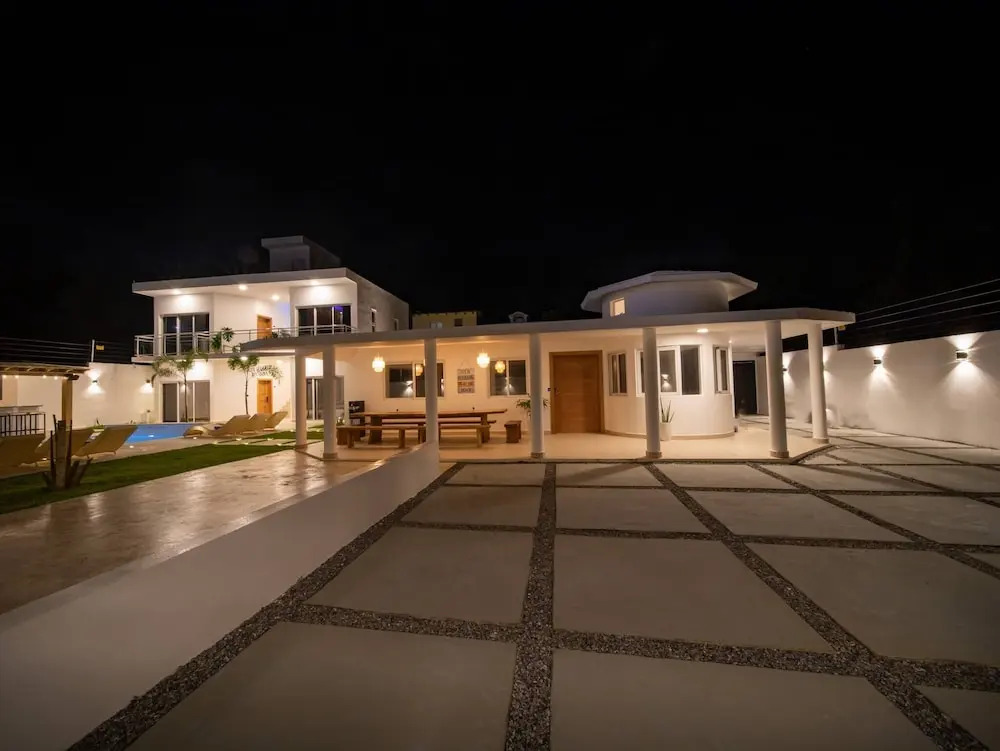 Green Palace - 7br Luxury Villa in Sosua 3mins from strip plus 24hr security