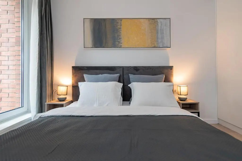 RIVERFRONT 2BD Old Town Apartment by Hostlovers
