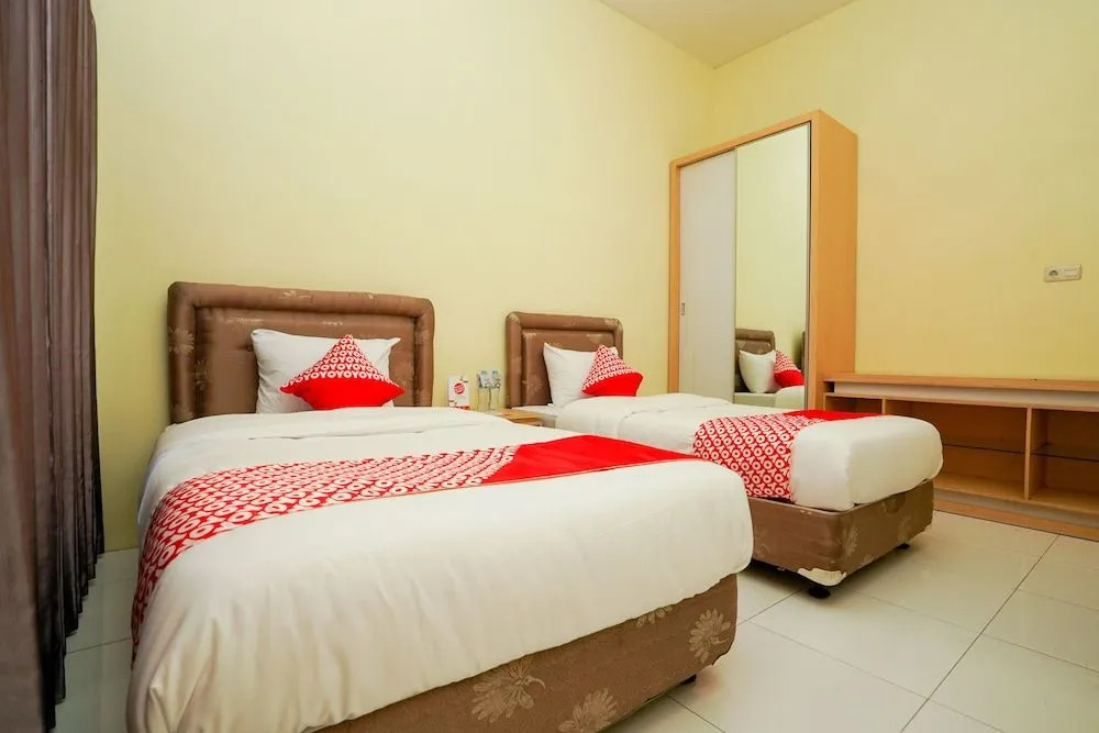 OYO 1857 Wonoboyo Residence Near RSU Katholik Surabaya Kota Surabaya